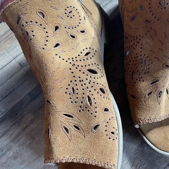 Zip Booties - Picture 2 of 7